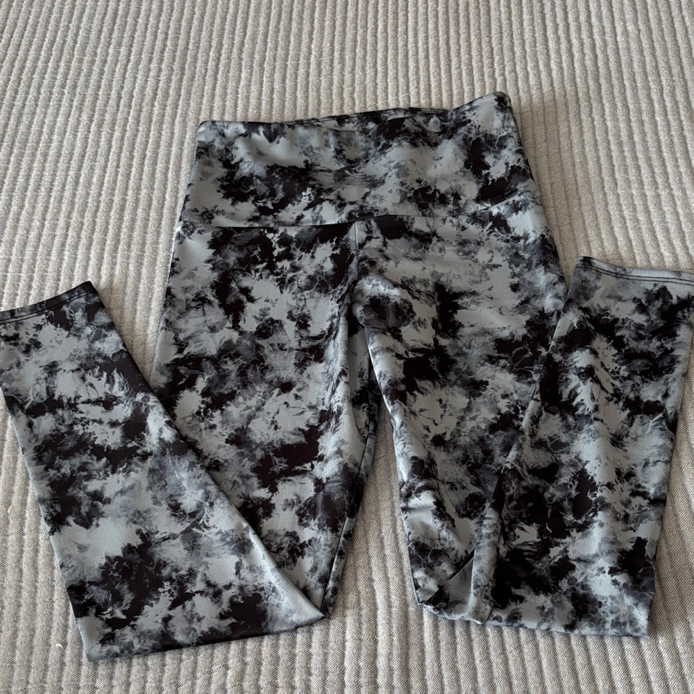 Onzie Black and Gray Legging
